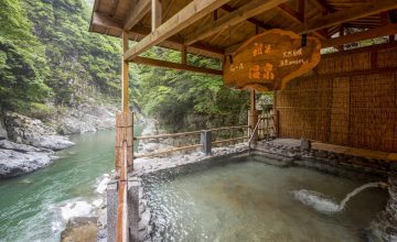 露天風呂　絹泡夢想の湯　～KIYORA NO YU～渓谷の湯
